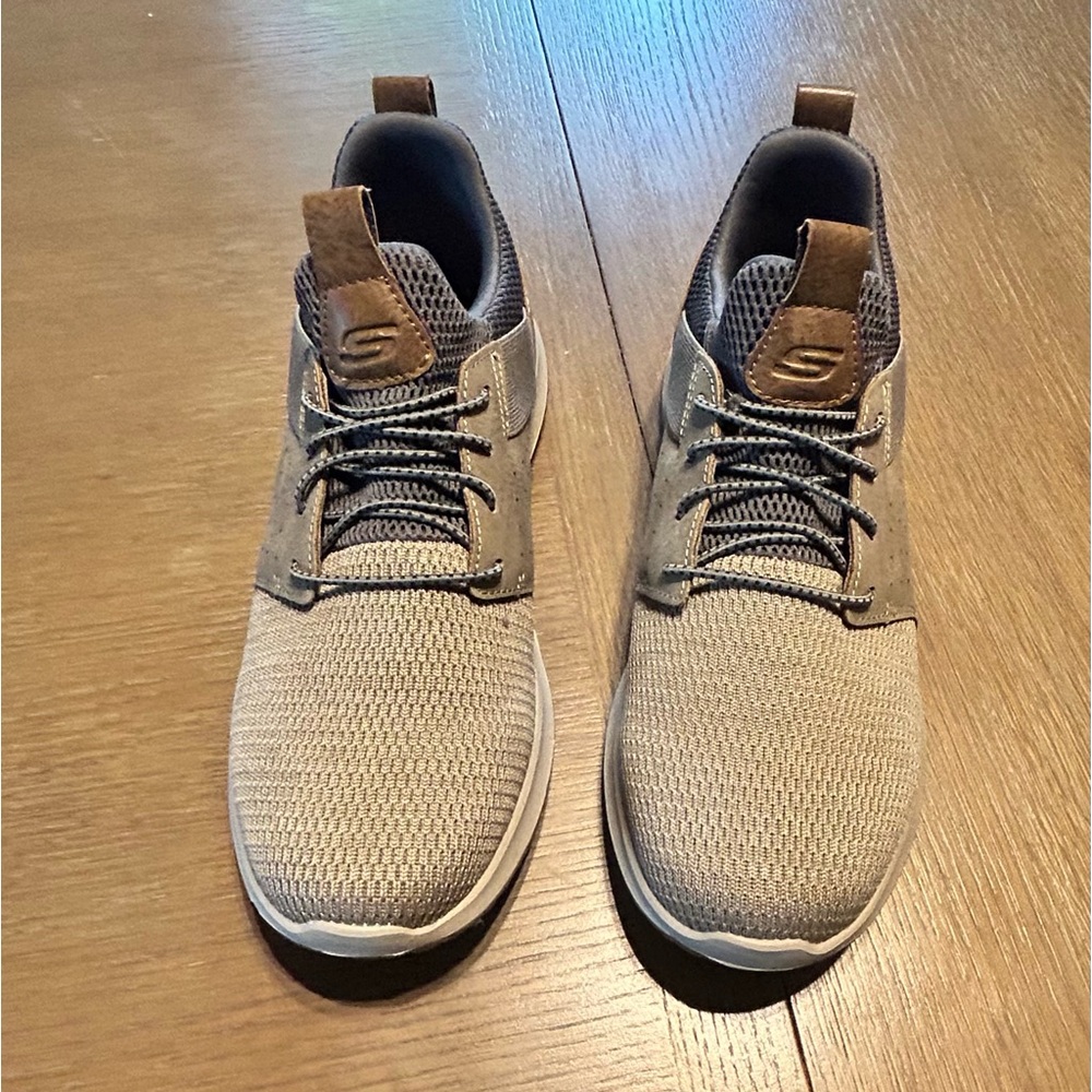 Skechers Classic Fit with Air Cooler Memory Foam No-tie bungee laces Color TAUPE